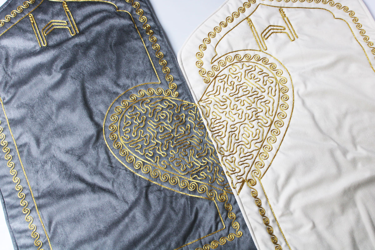 Couples Prayer Mat Set With Filled Heart Design