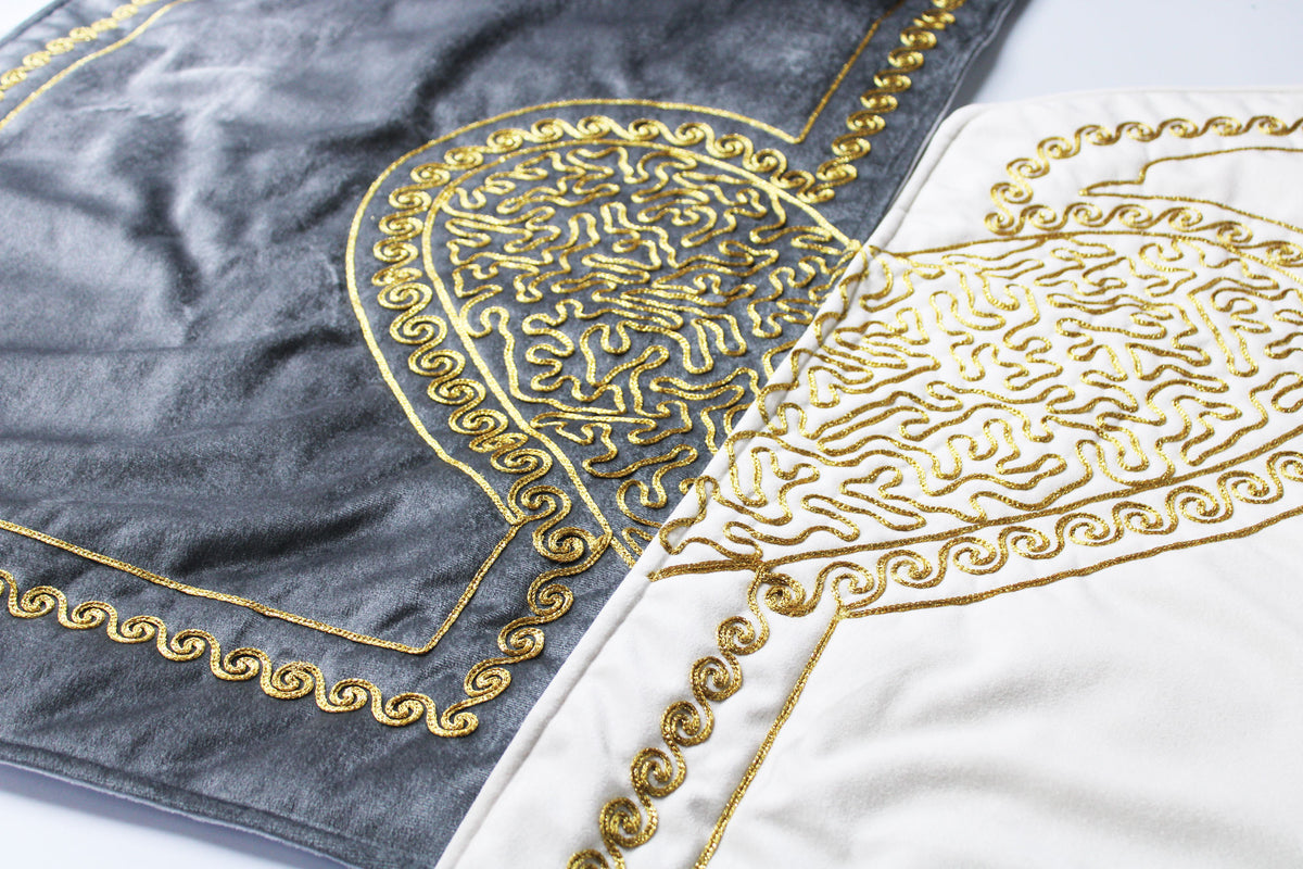 Couples Prayer Mat Set With Filled Heart Design