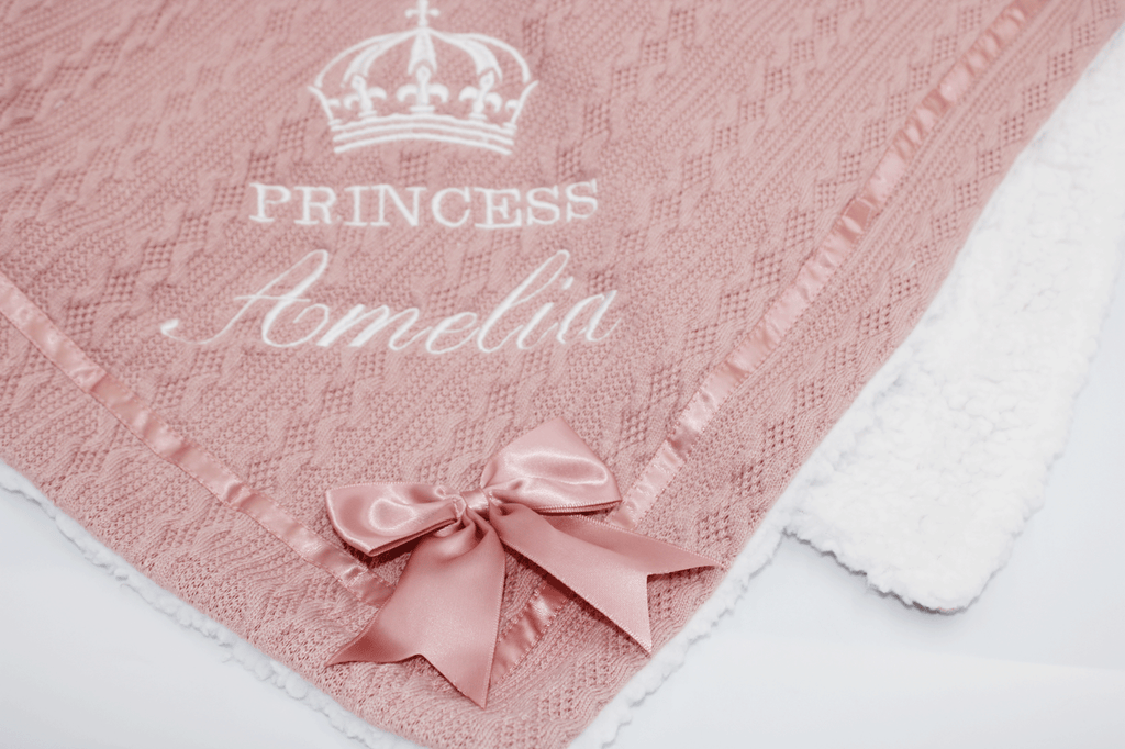Cable Knit Blanket - Crown Design